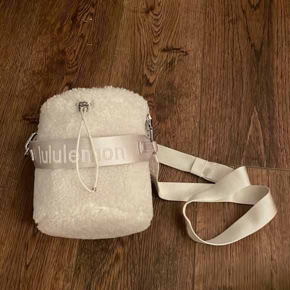 lululemon athletica Handbags - Fleece Lululemon Bucket Bag!